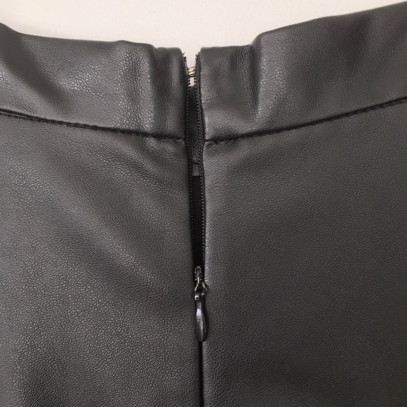 F21 Faux Leather Black Skirt w/ Pockets, Forever21, Size XS - Picture 5 of 10